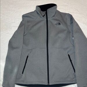 The North Face Windwall Jacket in Gray Size Small
